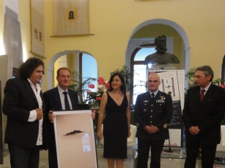 umberto-astarita-dona-una-sua-opera-al-sindaco-giuseppe-cuomo