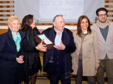 Assessore del Comune di Sorrento Maria Teresa De Angelis, con Carolina Ciampa, premiato Mariano Russo, con il vice sindaco del Comune di Sant'Agnello Clara Accardi in dono una creazione del maestro di arte presepiale  Federico Iaccarino 